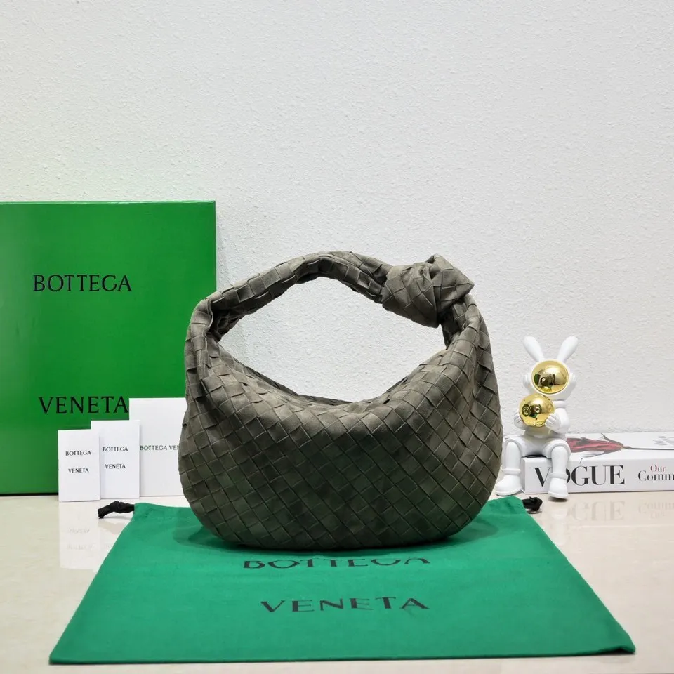 medium nubuck taupe
